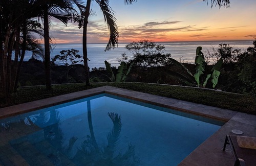 Mal Pais Cottage | A Luxurious Private and Secluded Jungle Retreat
