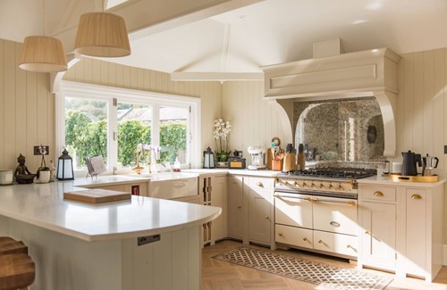 Martin House | A luxury coastal holiday home with panoramic views of the English Channel