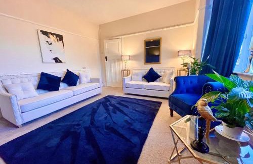 Coed-Y-Paen House | A LUXURY DETACHED FIVE STAR 4 bed HOME with HOT TUB!