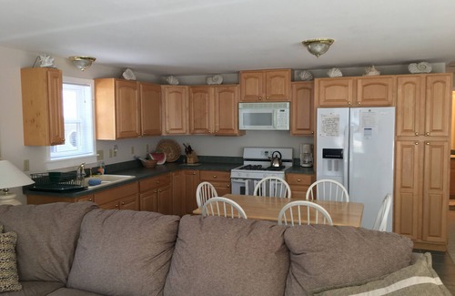 Lexington House | A modern family home with a great view of the lake and 75 yards from the beach