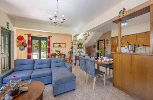 Exopoli Villa | A modern, isolated villa with private pool and view of Georgioupolis bay