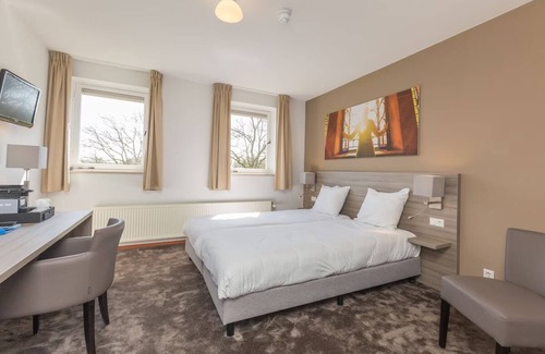 Deurne Hotel | A Natural Hideaway Ideal for Rest, Walks, and Fresh Air! Onsite Dining!
