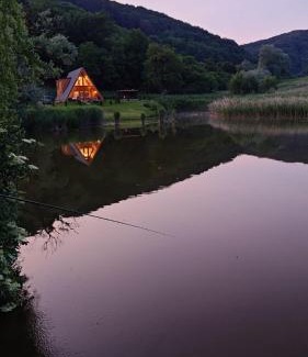 Albesti Ski Chalet | A pe lac
