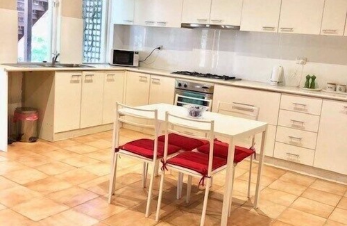 Donvale Apartment | A peaceful break amidst lush greenery and birds