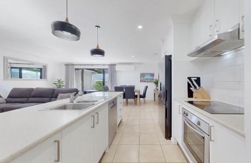 Pacific Pines House | A peaceful private home away from home in Pacific Pines