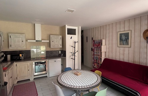 Serviers-et-Labaume House | A quiet spot 5 minutes from Uzes with jacuzzi, swimming pool, hiking, cycling .