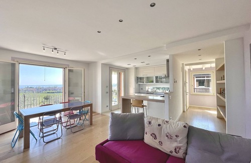 Padenghe sul Garda Apartment | A quiet terrace with a breathtaking view of Lake Garda