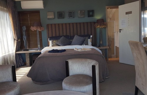 West Beach House | A REAL HOME AWAY FROM HOME EXPERIENCE.