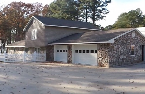 Boydton House | A recent cancellation has made the week of LABOR DAY WEEKEND 2025 NOW AVAILABLE!