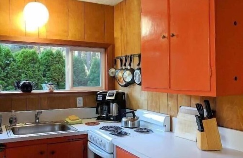 Florence Cabin | A Retro A-Frame within walking distance of Heceta Beach -.Anchor's A-Way: