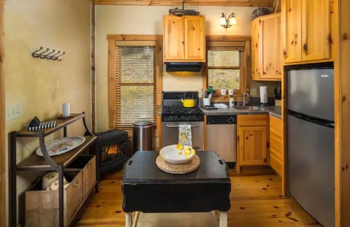 Boone Cabin | A Romantic Couples Escape surrounded by world class hiking.