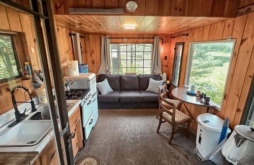 Glenfield Apartment | A Secluded Cabin on Your own Prvt Pond Serenity