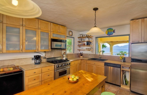 Belmont Villa | A Secluded "Walk to Beach" Villa