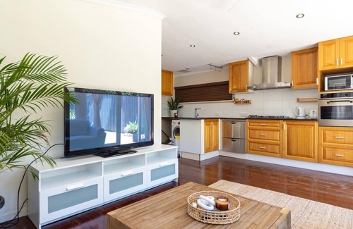 Kallaroo House | A short trip to the beach - Self Contained.