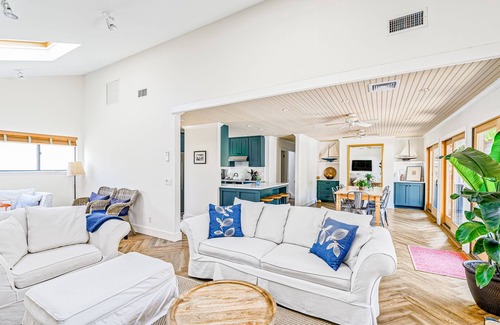 Ocean Beach House | A slice of paradise 1 block to beach with private pool, 3 decks, modern interior