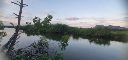 Prachuap Khiri Khan House | A small house next to the canal