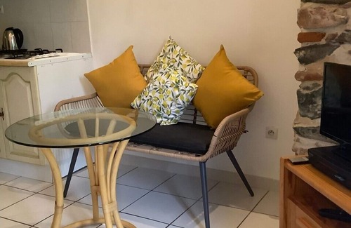 Espira de l'Agly Apartment | A small romantic Gite set in its own private garden.