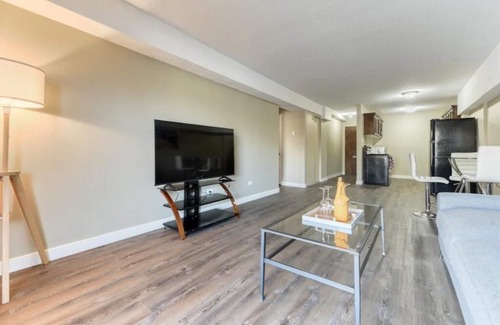 Mission District Apartment | A Spacious Downtown 1-bed Suite Free Parking