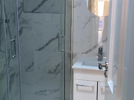 Glasnevin House | A spacious room near the city center(Room 1)