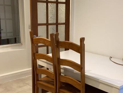 Glasnevin House | A spacious room near the city center(Room 1)