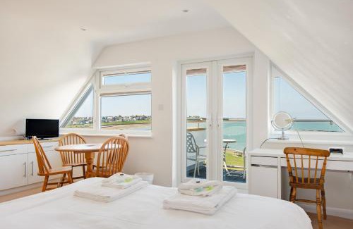Swalecliffe House | A Spacious Seaside house in Hampton, Herne Bay