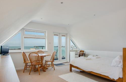 Swalecliffe House | A Spacious Seaside house in Hampton, Herne Bay