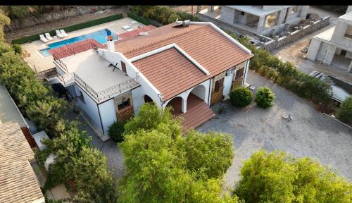 Karavas Villa | A Spacious Villa to Entertain