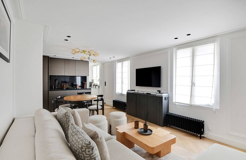 Saint-Germain-des-Pres Apartment | A Splendid 2BR/2BA with Services - Saint Germain