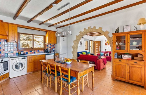 Peyia Town Villa | A stone built single storey villa that sleeps 6 guests in 3 bedrooms/amazing sea views