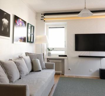 Alppiharju Apartment | A studio apartment with workspace