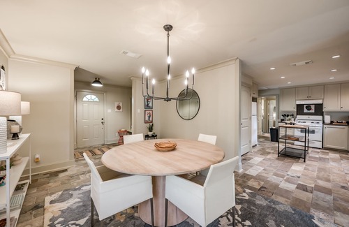 Garden Oaks House | A sweet cosy bungalow in the heart of Houston perfect for families & pets!