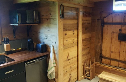Saint-Victor-de-Cessieu Cottage | A taste of authenticity in a charming gite with Nordic bath