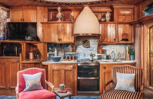 Covent Garden Apartment | A Theatrical Pied a Terre, Close to Absolutely Everything in Central London.