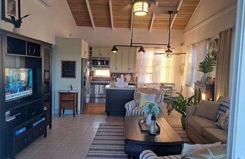 Juba Sound Cottage | A three-bedroom house with pool. Centrally located with10 min drive to the beach