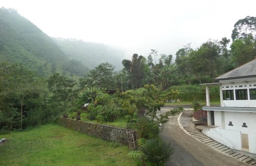Sukapura Apartment | A twinbedroom private bathroom 30 minutes to Madakaripura waterfall