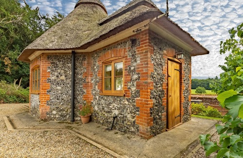 East Tuddenham Apartment | A unique octagonal brick and flint thatched Victorian cottage nestling in a tranquil village locatio