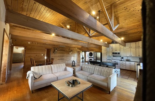 Leander House | A unique & private country setting, close to everything in North Austin!