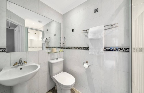 Crowthorne Hotel | A warm welcome awaits you at The Dial House Hotel and Restaurant in Crowthorne.