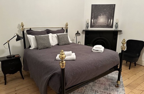 North Bendigo House | AAA Yapera on Lucan. Central Bendigo house, Close to all Bendigo venues