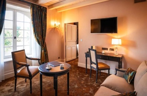 Les Sorinieres Hotel | Abbaye de Villeneuve