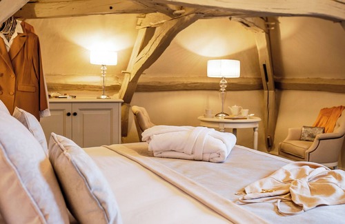 Les Sorinieres Hotel | Abbaye de Villeneuve