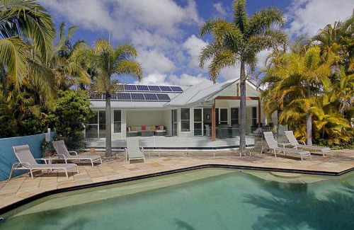 Ewingsdale House | Abode at Byron - private hideaway with 17m pool