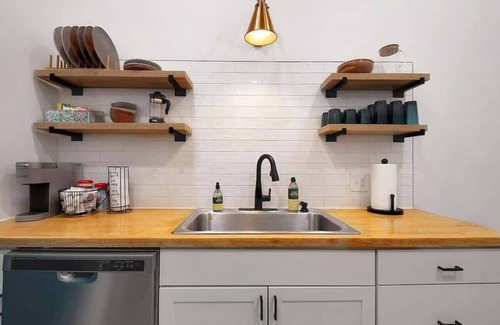 Wichita House | Abode II - Cheerful 1 Bed Duplex