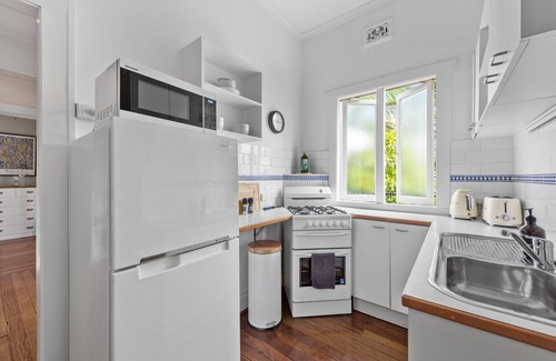 New Farm Apartment | Abracadabra! ~ 1Bed/1Bath/Balconies ~ New Farm