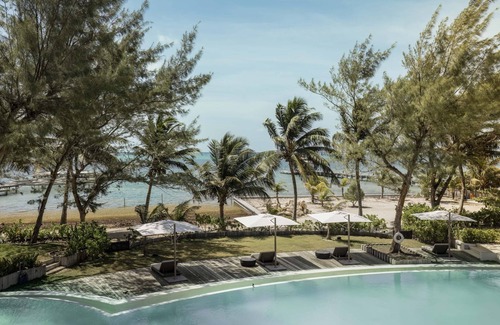 San Pedro Apartment | Abrazos 3: Garden-View Suite w/Spa Bath