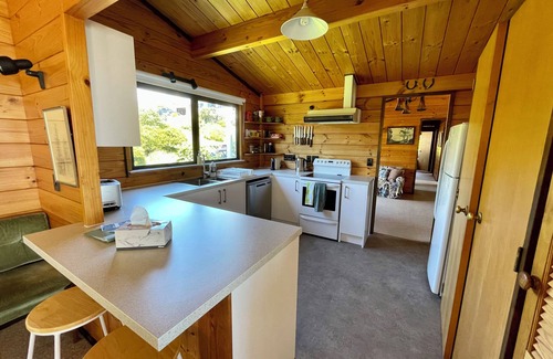 Paraparaumu House | Absolute beachfront Raumati
