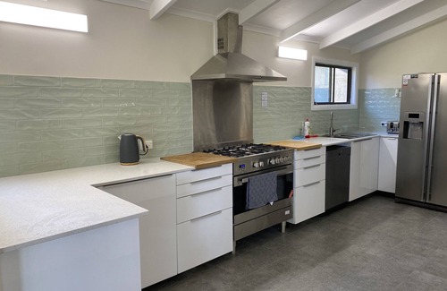 Mid-Coast Council House | ABSOLUTE BEACHFRONT PINDIMAR >Nbn WiFi with foxtel sports and various TV apps