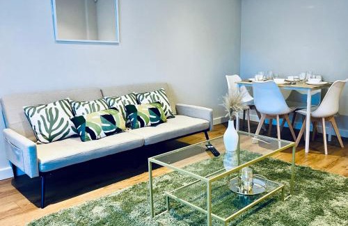 Hemel Hempstead Apartment | Absolutely Beautiful Hemel Hempstead 2-bedroom for 1-5 Guests - contractors welcome