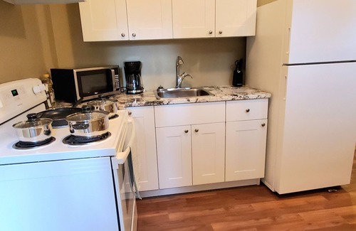 Chilliwack House | AC Private 2BR Suite Near Fishing ,Heritage Park, Coliseum , HWY 1 , Cultus Lake