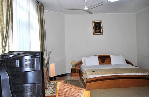 Kwabenyan Hotel | Acacia Lodge, North Legon
